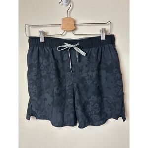 Vuori Kore Shorts Mens Medium Black Leopard Camo Athletic Training Gym Summer